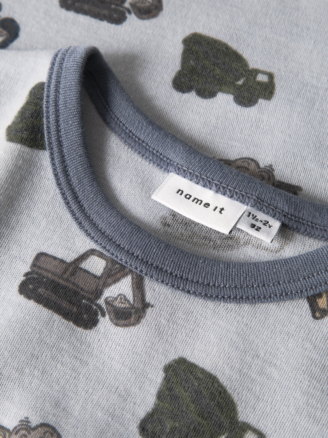 model_shot-front_full